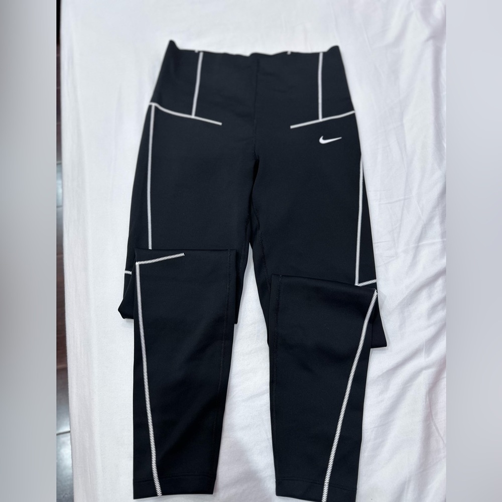 Soulcycle by Nike black and white leggings size small great condition